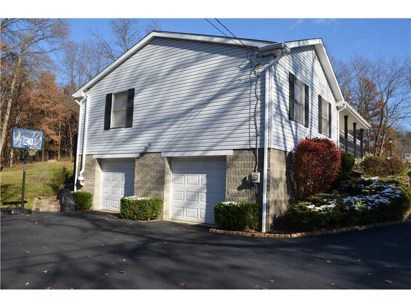 2567 Elgro Road Gibsonia, PA 15044 - Photo 5 of 22 Parking Lot/Garage.