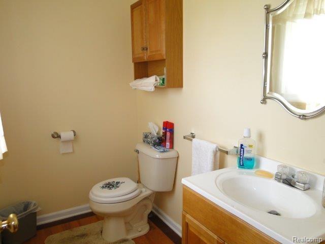 3401 Green Corners Road Lapeer, MI 48446 - Photo 9 of 29 Master Half Bath.jpg