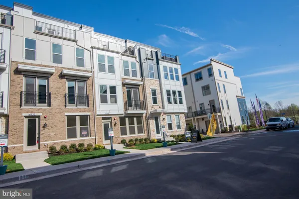 $3,700 | 4939 Trail Vista Lane, Chantilly, VA 20151