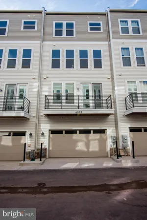 $3,700 | 4939 Trail Vista Lane, Chantilly, VA 20151