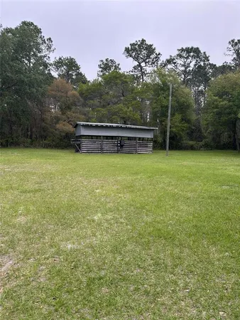 a view of a house with backyard