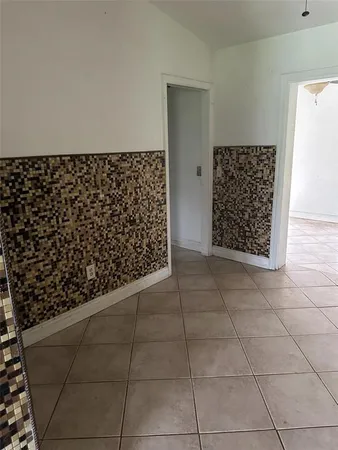 a view of entryway with a rug