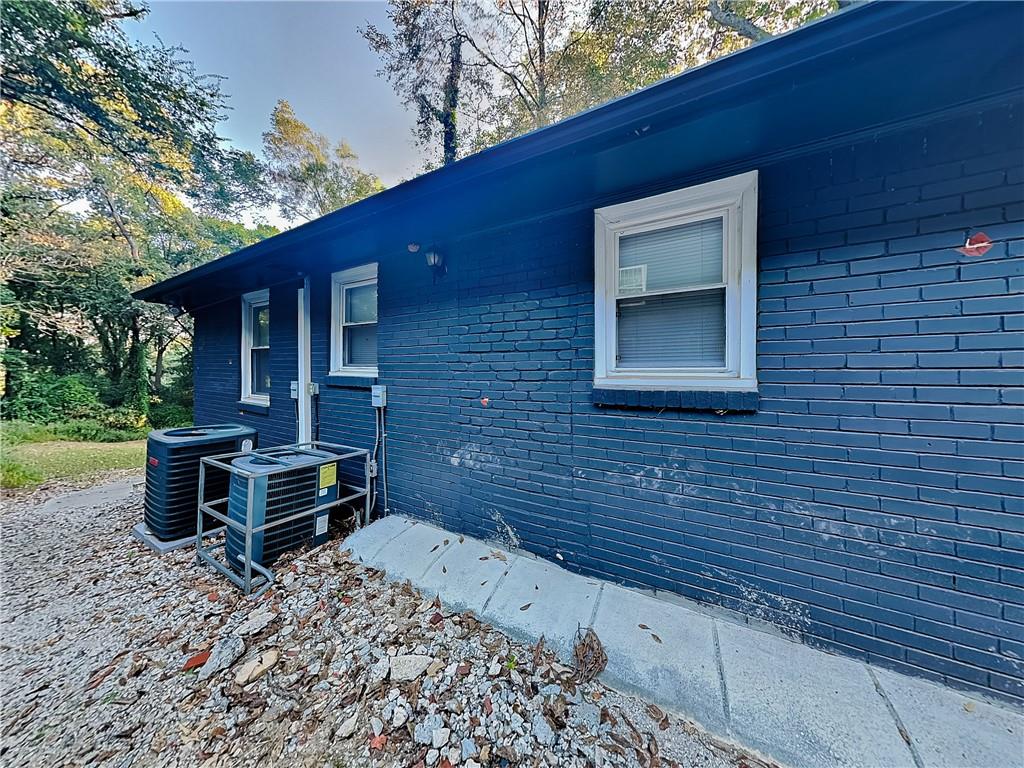 2875 3rd Avenue Southwest, Unit B Atlanta, GA 30315 - Photo 18 of 20 a backyard of a house with barbeque oven