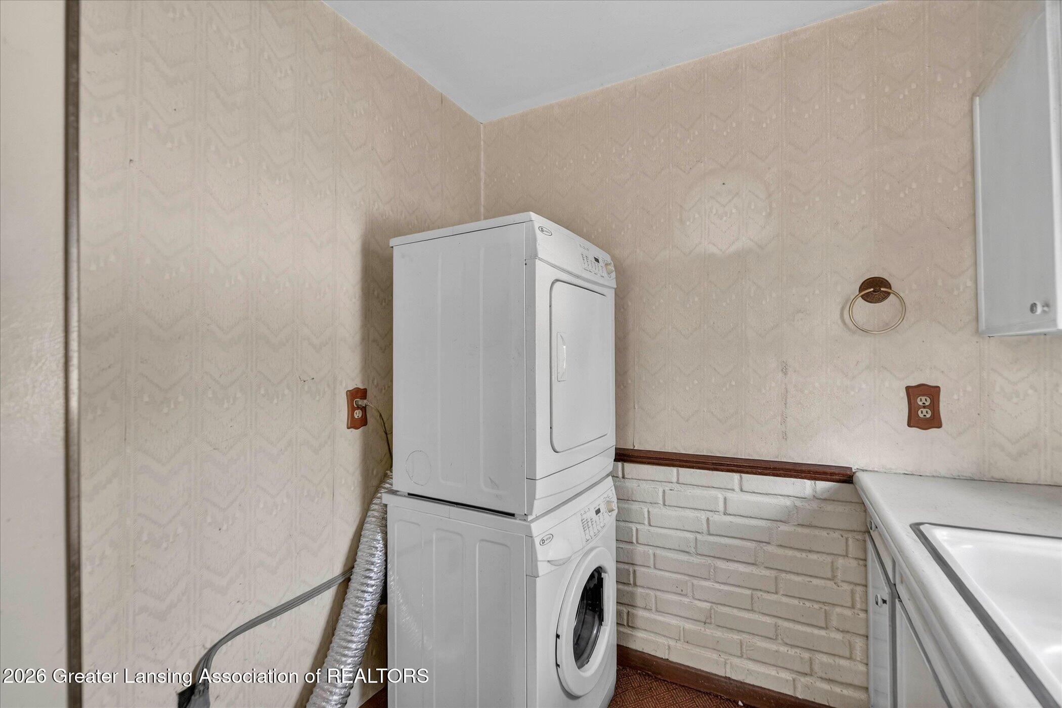 5129 Wexford Road Lansing, MI 48911 - Photo 12 of 24 12-5129-Wexford-Rd-Lansing-MI-48911-Wind