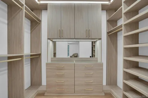 a view of walk in closet