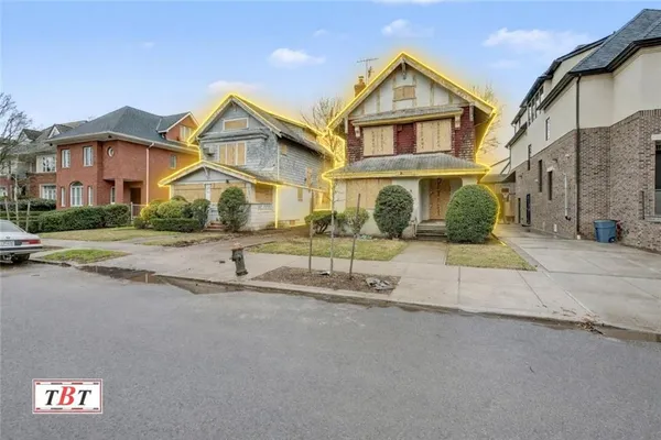 front view of house with a yard