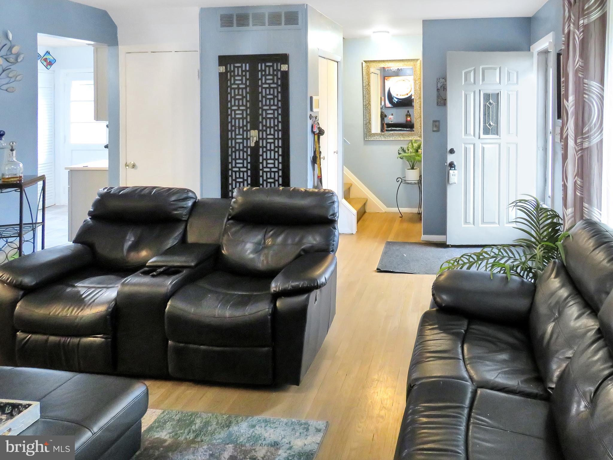 4948 Old Court Road Randallstown, MD 21133 - Photo 5 of 47 Living Room