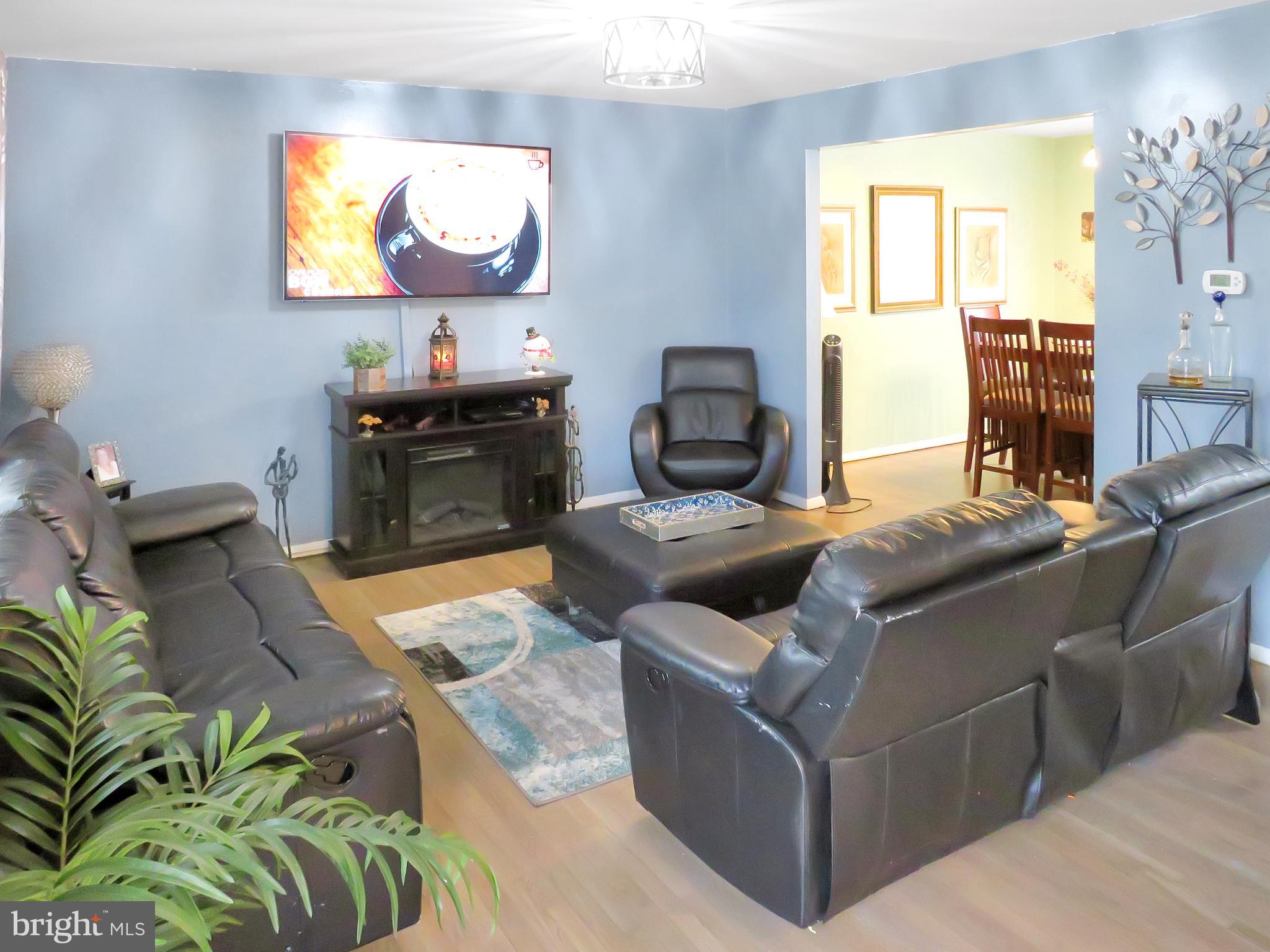 4948 Old Court Road Randallstown, MD 21133 - Photo 6 of 47 Living Room