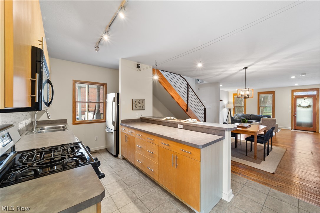 2197 Columbus Road Cleveland, OH 44113 - Photo 10 of 38 Gallery Image 10