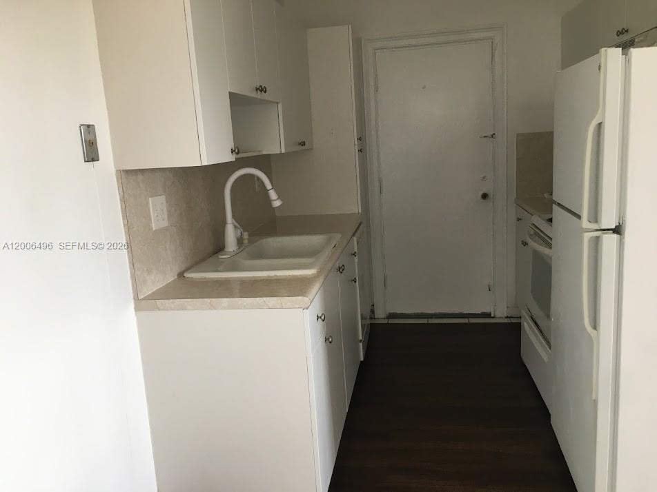 900 Southwest 84th Avenue, Unit 415D Miami, FL 33144 - Photo 7 of 19 a utility room with dryer and washer