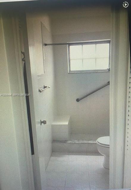 900 Southwest 84th Avenue, Unit 415D Miami, FL 33144 - Photo 8 of 19 a bathroom with a bathtub and a toilet