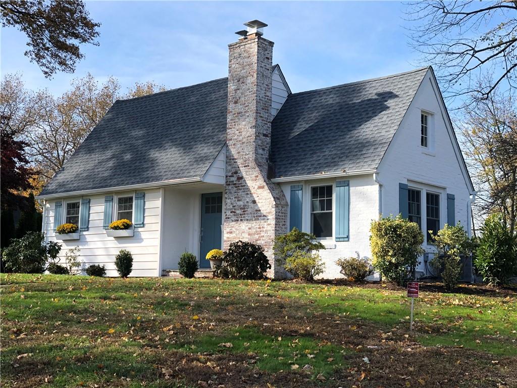 a front view of house with yard
