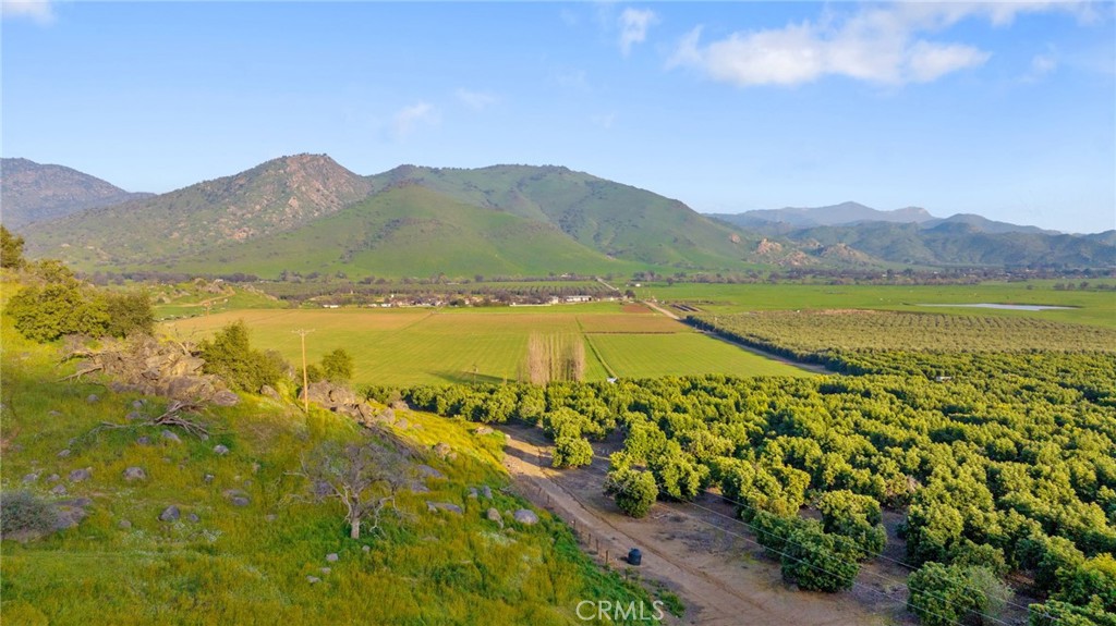 19400 398th Woodlake, CA 93286 - Photo 9 of 51 a view of an ocean and a mountain