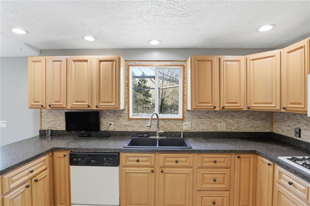 63 Pine Hill Road Parma, NY 14559 - Photo 13 of 50