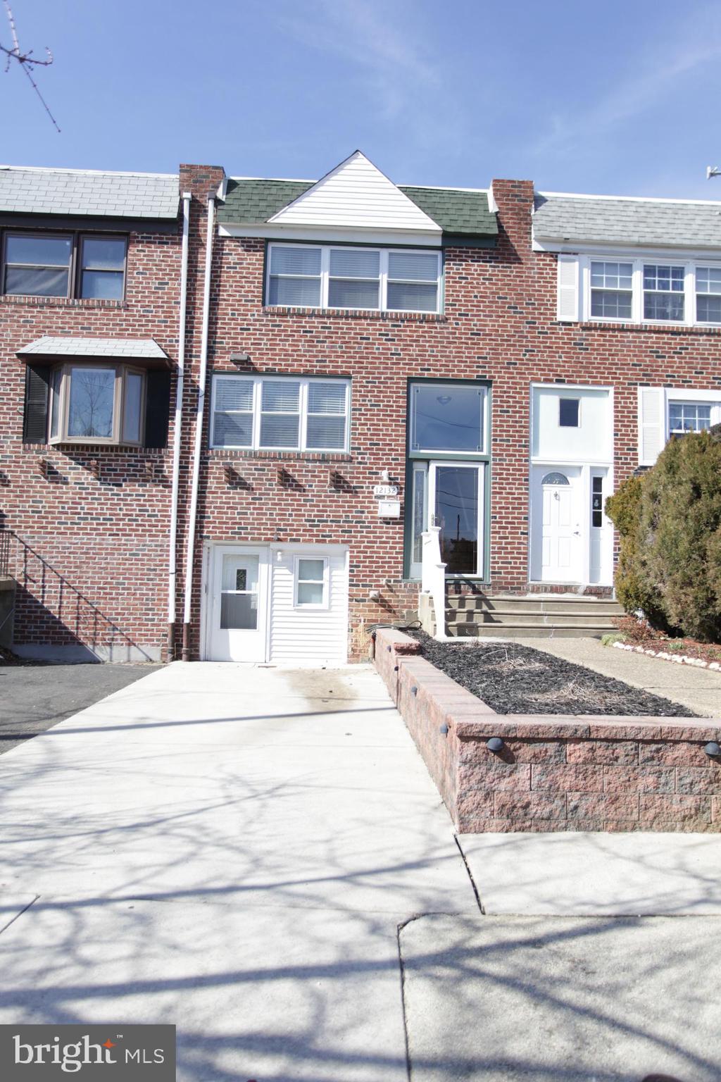 12132 Barbary Road Philadelphia, PA 19154 - Photo 2 of 41