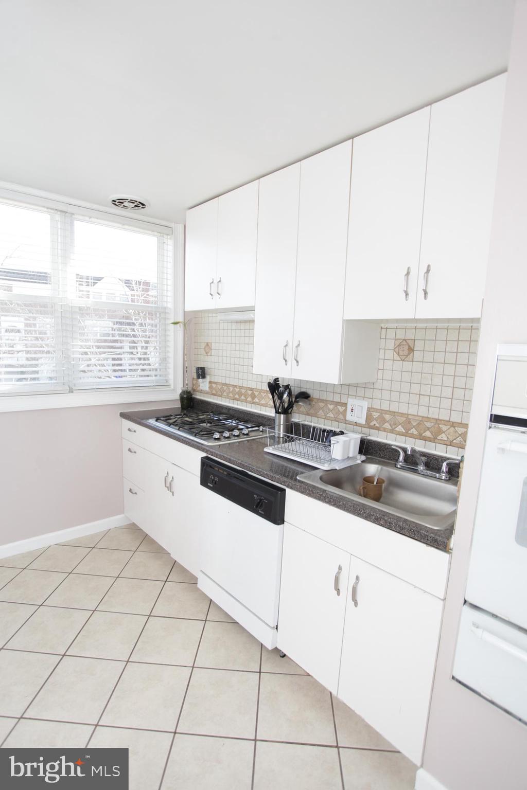 12132 Barbary Road Philadelphia, PA 19154 - Photo 14 of 41