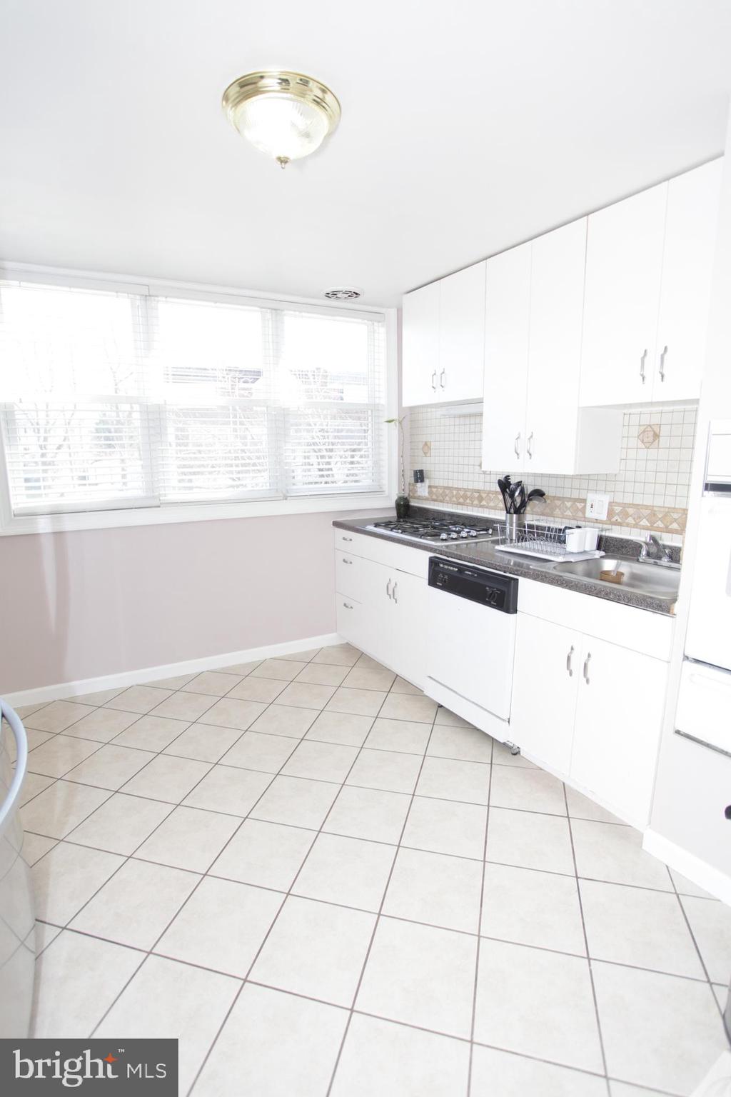 12132 Barbary Road Philadelphia, PA 19154 - Photo 17 of 41