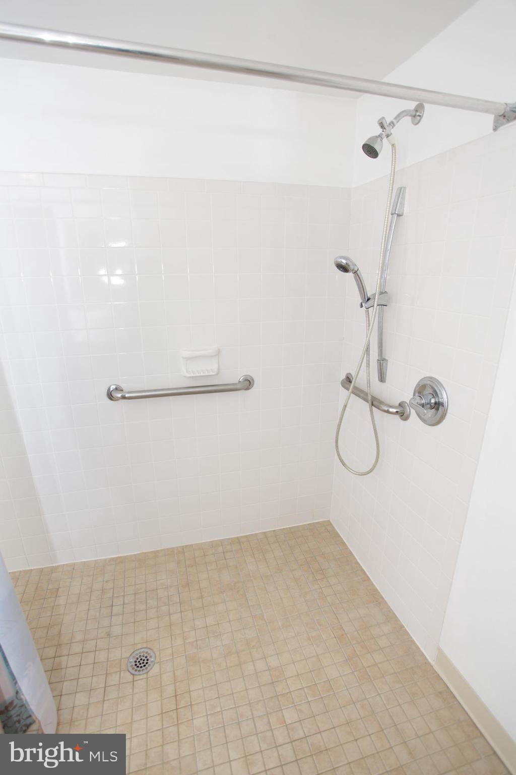 12132 Barbary Road Philadelphia, PA 19154 - Photo 36 of 41