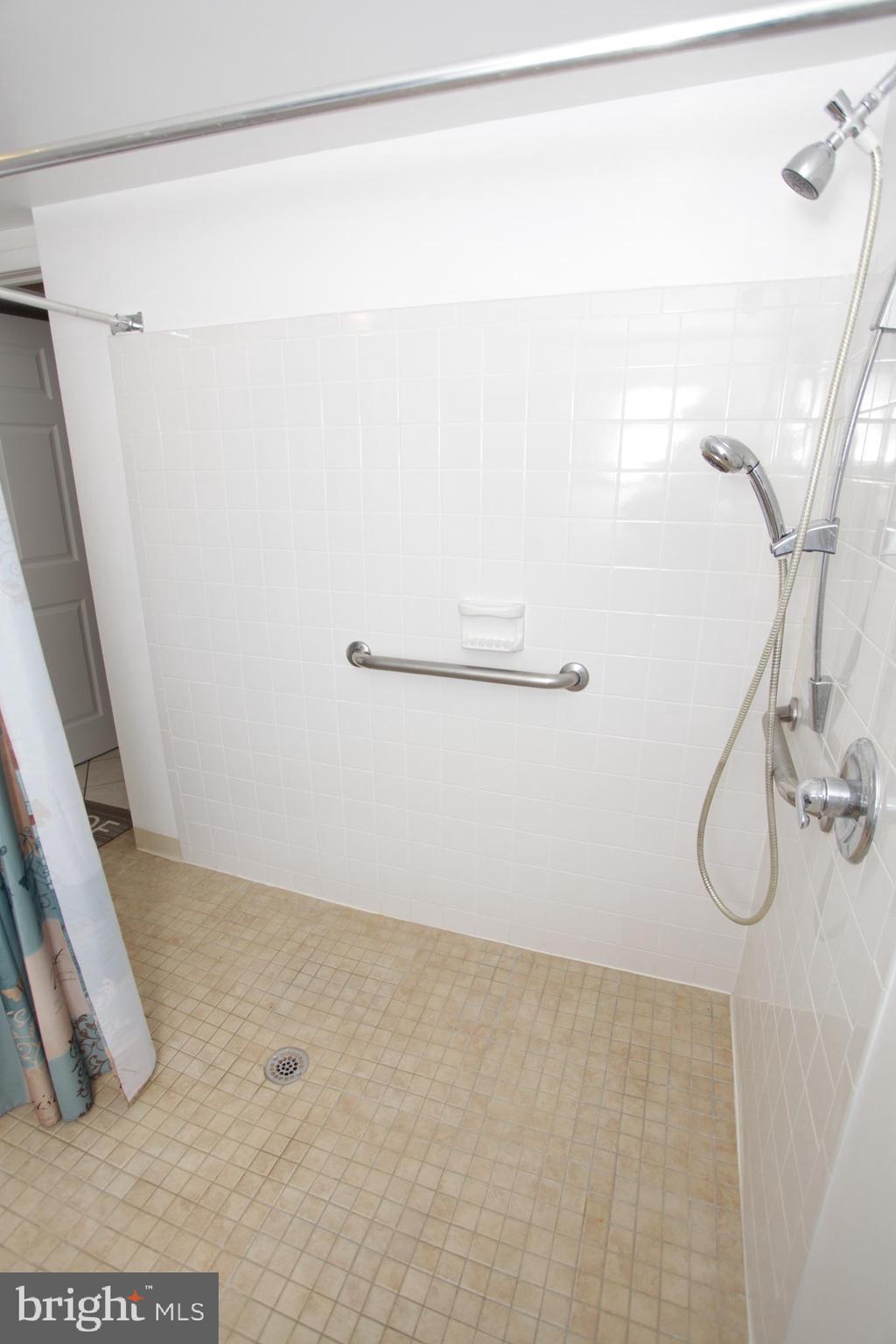12132 Barbary Road Philadelphia, PA 19154 - Photo 37 of 41
