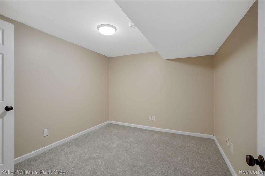 2641 Long Meadow Lane Rochester Hills, MI 48307 - Photo 33 of 38