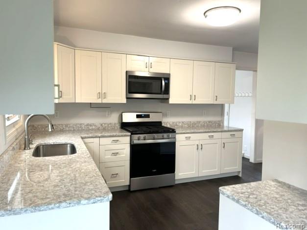 8475 Bridge Lake Road Clarkston, MI 48348 - Photo 9 of 31 Granite kitchen