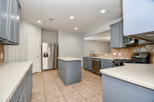 $2,650 | 3019 Red Oak Leaf Trail, Houston, TX 77084