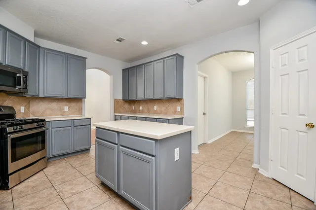 $2,650 | 3019 Red Oak Leaf Trail, Houston, TX 77084