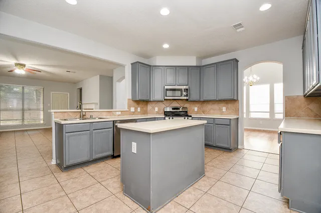 $2,650 | 3019 Red Oak Leaf Trail, Houston, TX 77084