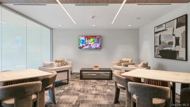 $1,243,100 | 218 Middle Neck Road, Unit 207, Great Neck, NY 11021