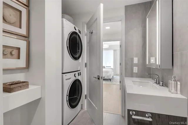 $1,243,100 | 218 Middle Neck Road, Unit 207, Great Neck, NY 11021