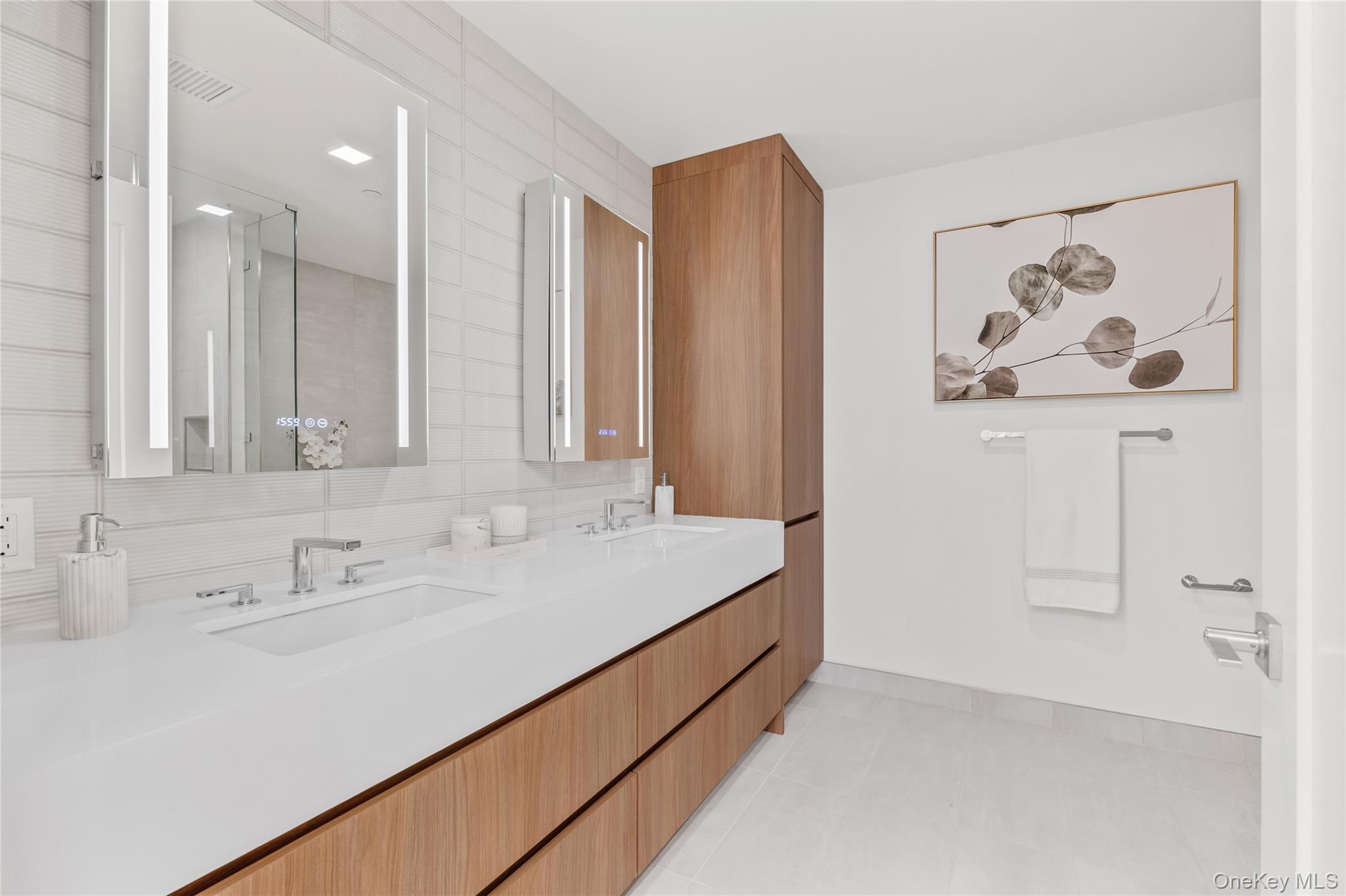 218 Middle Neck Road, Unit 207 Great Neck, NY 11021 - Photo 27 of 32 a bathroom with a sink and a mirror