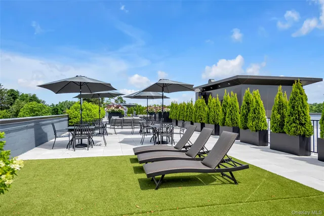 $1,243,100 | 218 Middle Neck Road, Unit 207, Great Neck, NY 11021