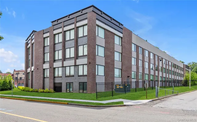 $1,243,100 | 218 Middle Neck Road, Unit 207, Great Neck, NY 11021