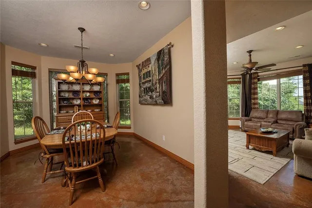 $695,000 | 1318 Oakwood Drive, Hollister, MO 65672