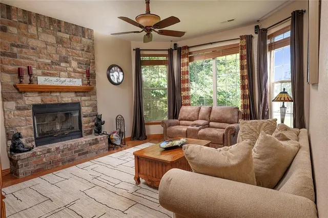 $695,000 | 1318 Oakwood Drive, Hollister, MO 65672