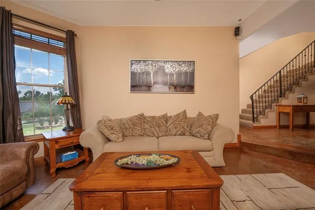 $695,000 | 1318 Oakwood Drive, Hollister, MO 65672