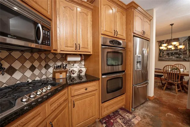 $695,000 | 1318 Oakwood Drive, Hollister, MO 65672