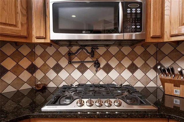 $695,000 | 1318 Oakwood Drive, Hollister, MO 65672