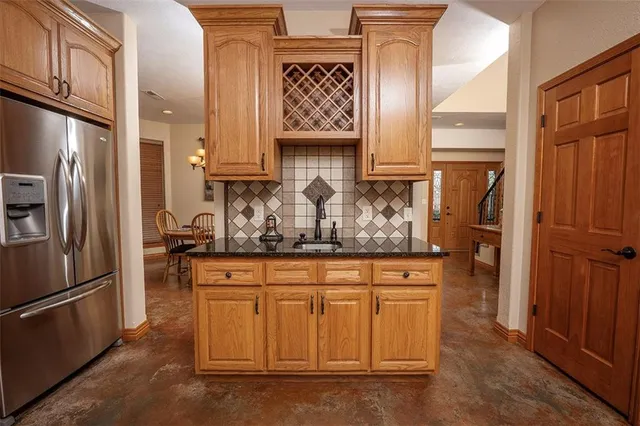 $695,000 | 1318 Oakwood Drive, Hollister, MO 65672