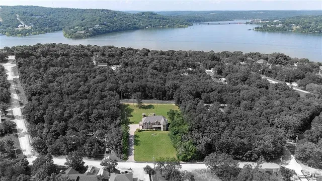 $695,000 | 1318 Oakwood Drive, Hollister, MO 65672