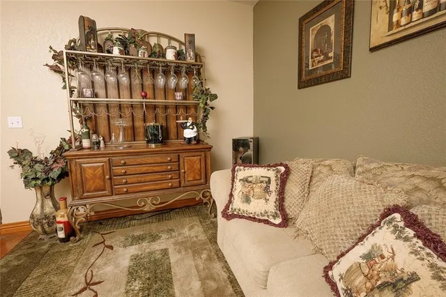 $695,000 | 1318 Oakwood Drive, Hollister, MO 65672