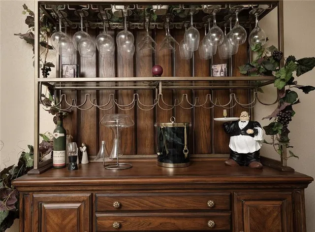 $695,000 | 1318 Oakwood Drive, Hollister, MO 65672