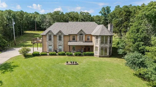 $695,000 | 1318 Oakwood Drive, Hollister, MO 65672