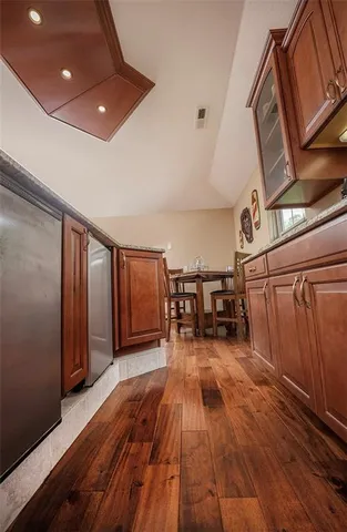 $695,000 | 1318 Oakwood Drive, Hollister, MO 65672