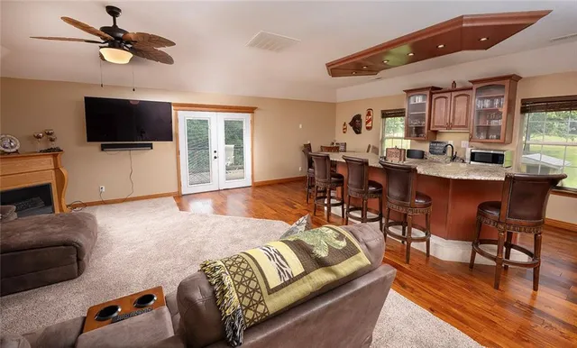 $695,000 | 1318 Oakwood Drive, Hollister, MO 65672