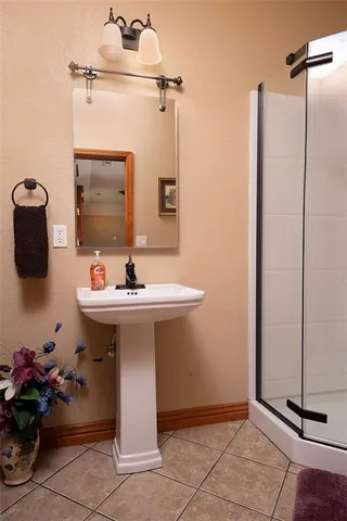 $695,000 | 1318 Oakwood Drive, Hollister, MO 65672