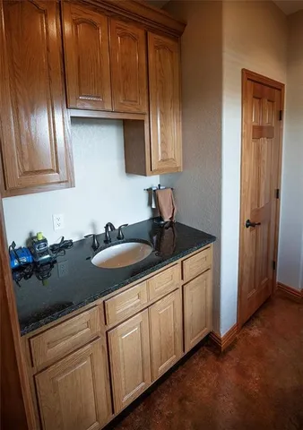 $695,000 | 1318 Oakwood Drive, Hollister, MO 65672