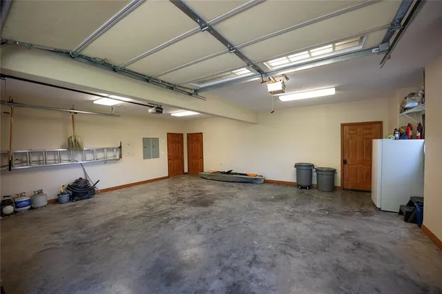 $695,000 | 1318 Oakwood Drive, Hollister, MO 65672