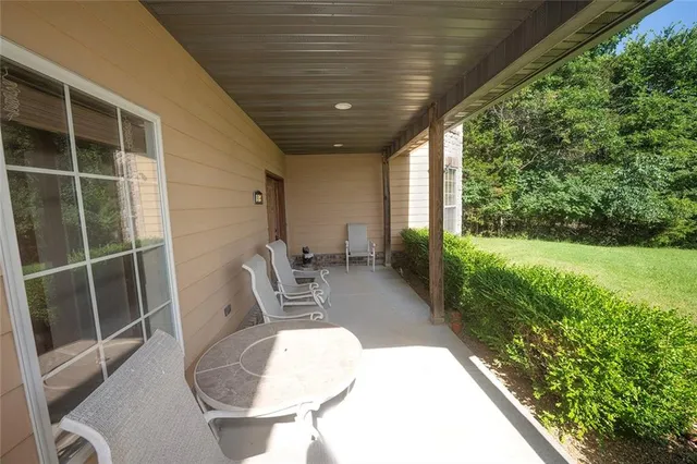 $695,000 | 1318 Oakwood Drive, Hollister, MO 65672