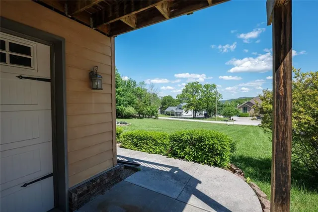 $695,000 | 1318 Oakwood Drive, Hollister, MO 65672